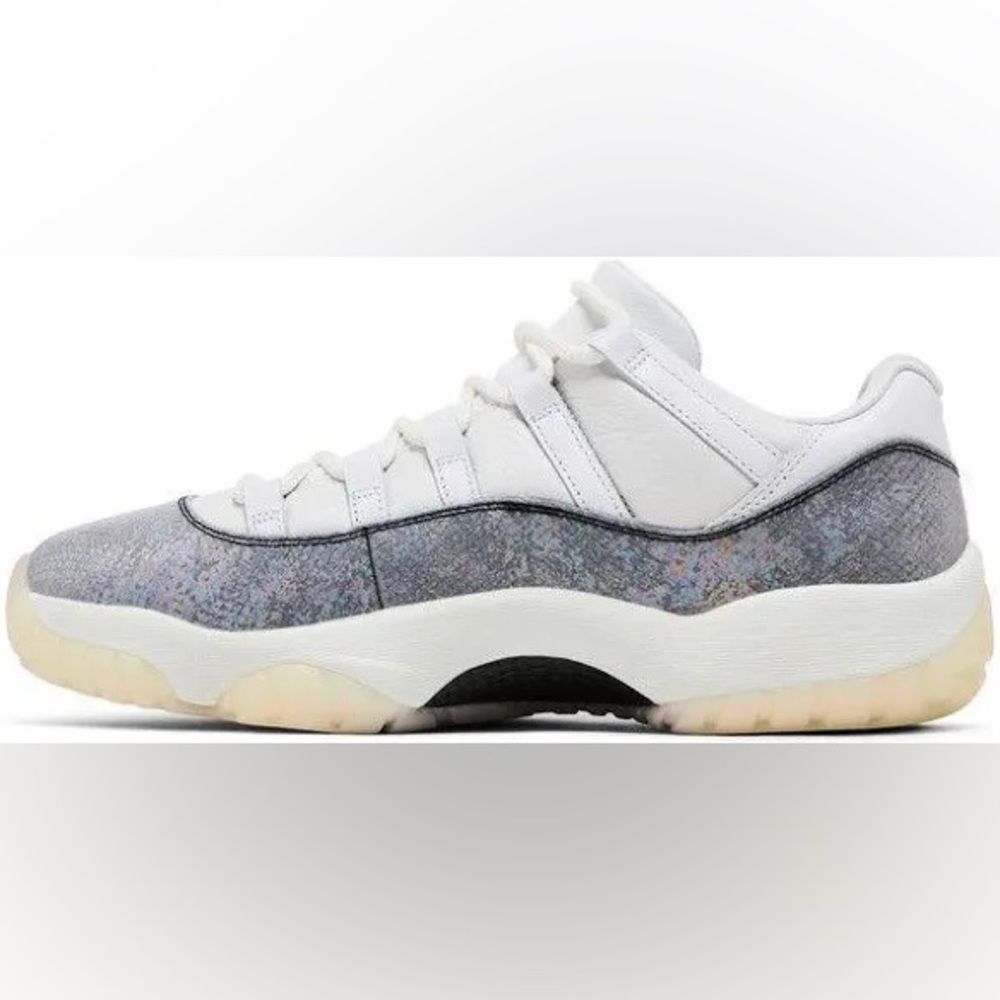 Air Jordan 11 Low Year of the Snake - Picture 2 of 11